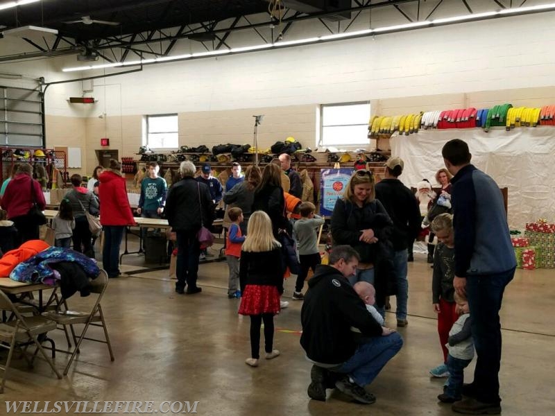 Breakfast with Santa 12-2-17 photos by Connie Ehrhart